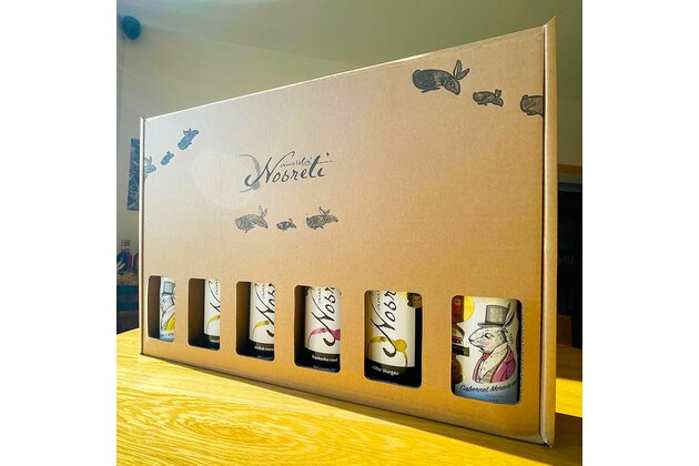 Kolekce vítězů ročníku 2021 v krabici